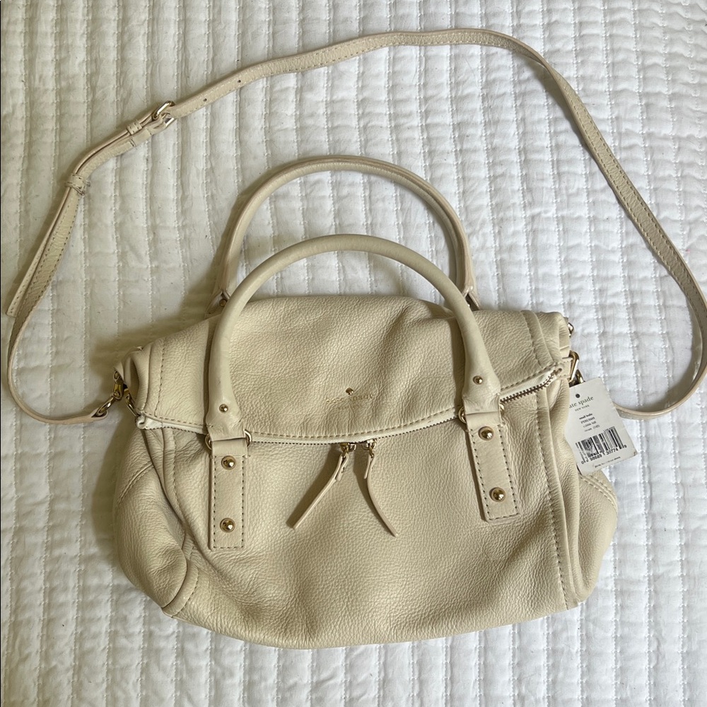 Kate Spade New York Cobble Hill Small Leslie Purse Shoulder Bag in Cream